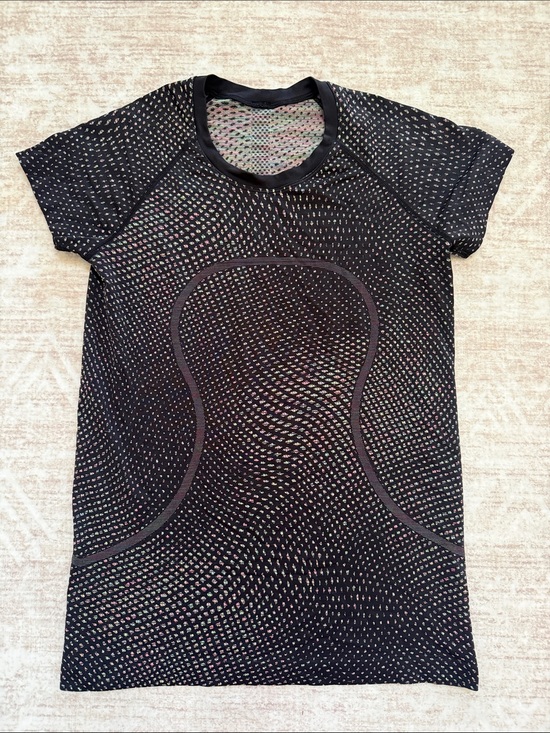 lululemon athletica Tops - Lululemon Swiftly Tech Short Sleeve Running Top Black Multicolor Women’s Size 8